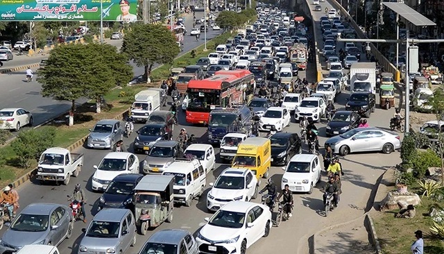 newtrafficplanonKarachi'sShareaFaisal