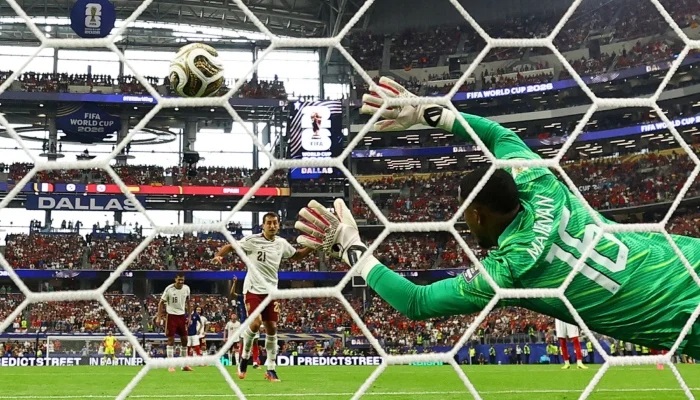 Spain beat France