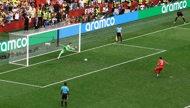 Switzerland reach first World Cup quarter-final