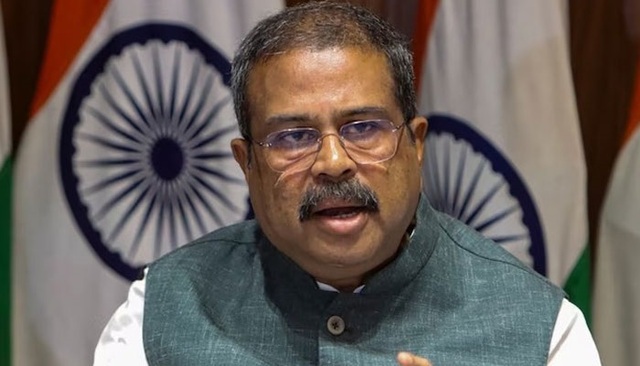 indian education minister resign