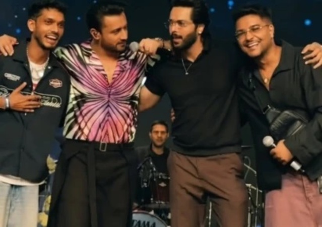 Atif Aslam at 'Subah Aye Na' concert