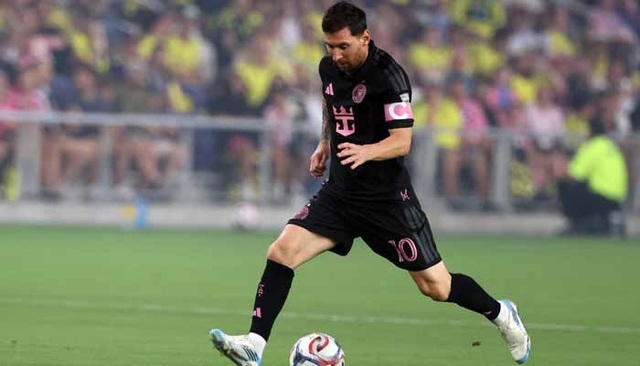 Messi scores emotional first goal since father's death