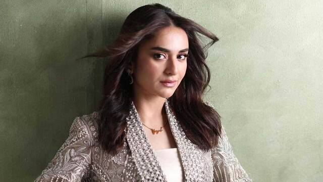 Yumna-Zaidi