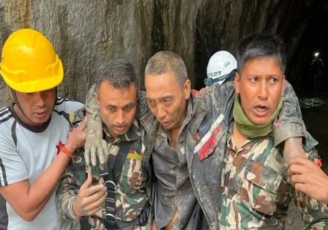 Two Nepal rescues revive hopes 10 days after flood